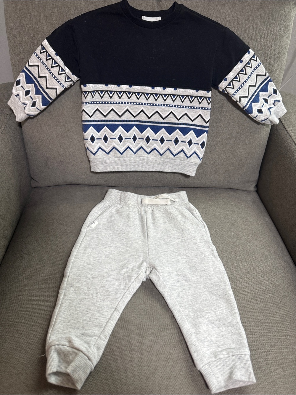 Kids Black & Light Gray Geometric Sweatshirt and Jogger Set